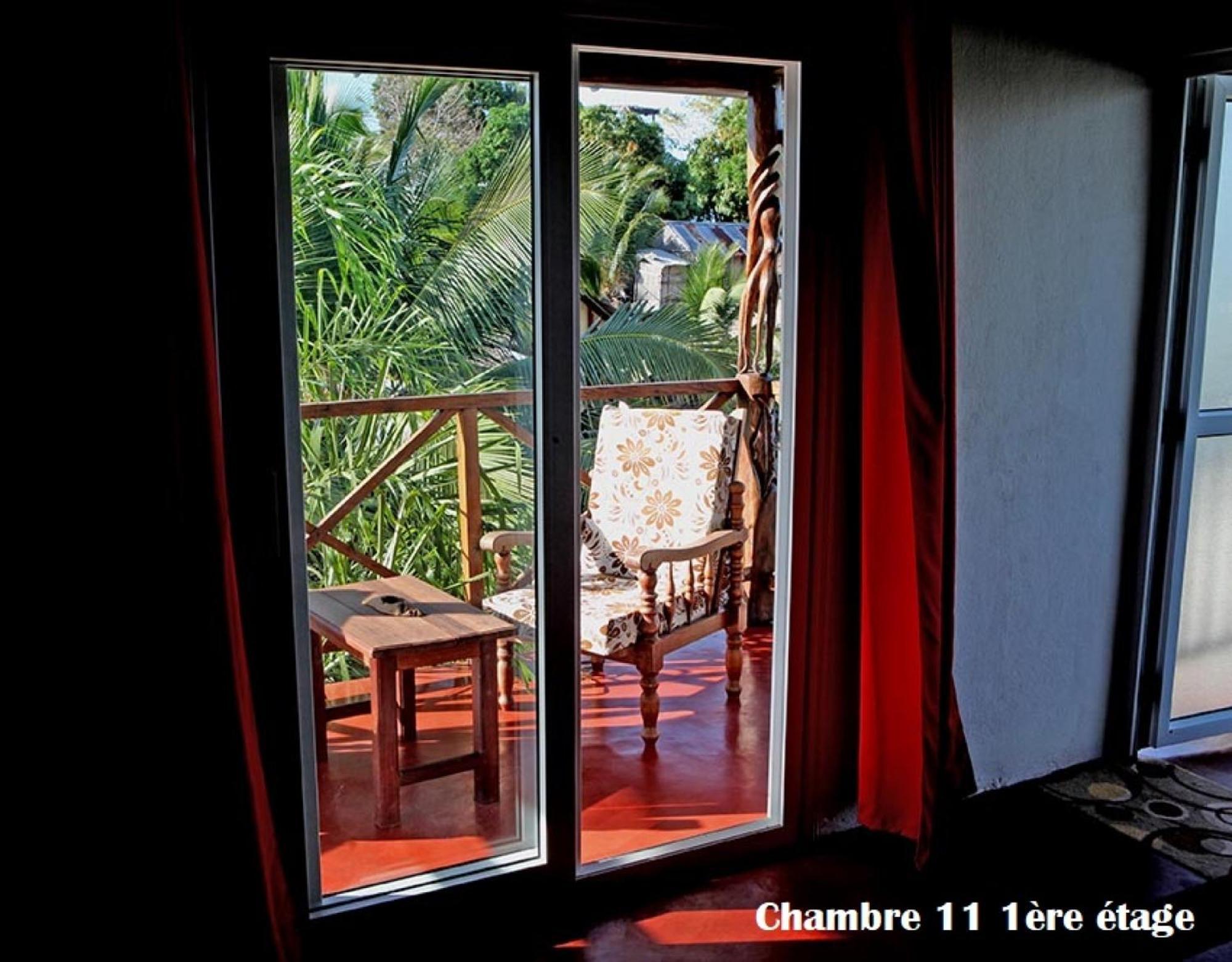 Chez Yolande Hotel Ampangorinana Exterior photo