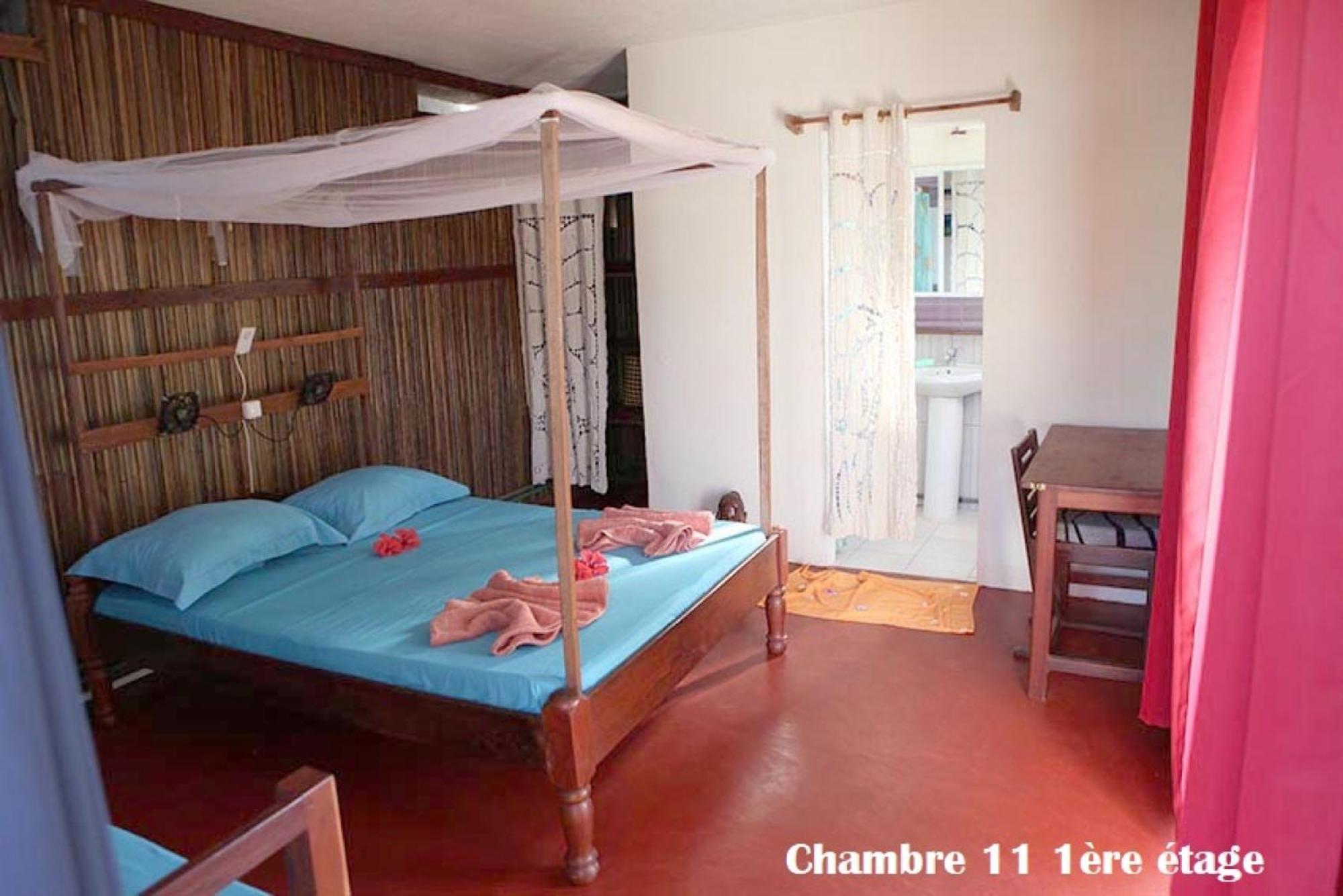 Chez Yolande Hotel Ampangorinana Exterior photo