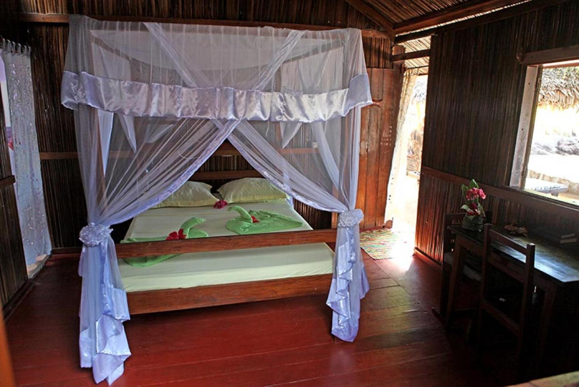 Chez Yolande Hotel Ampangorinana Exterior photo