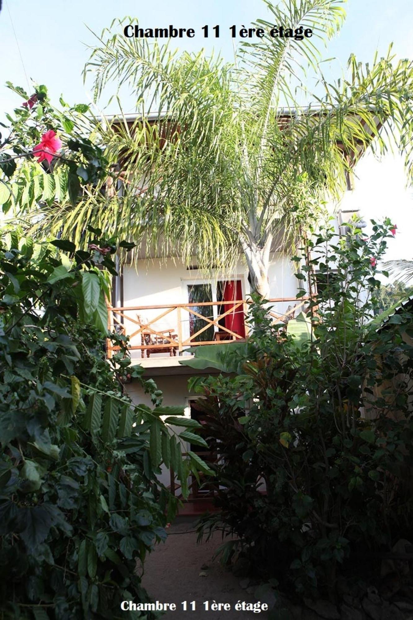 Chez Yolande Hotel Ampangorinana Exterior photo