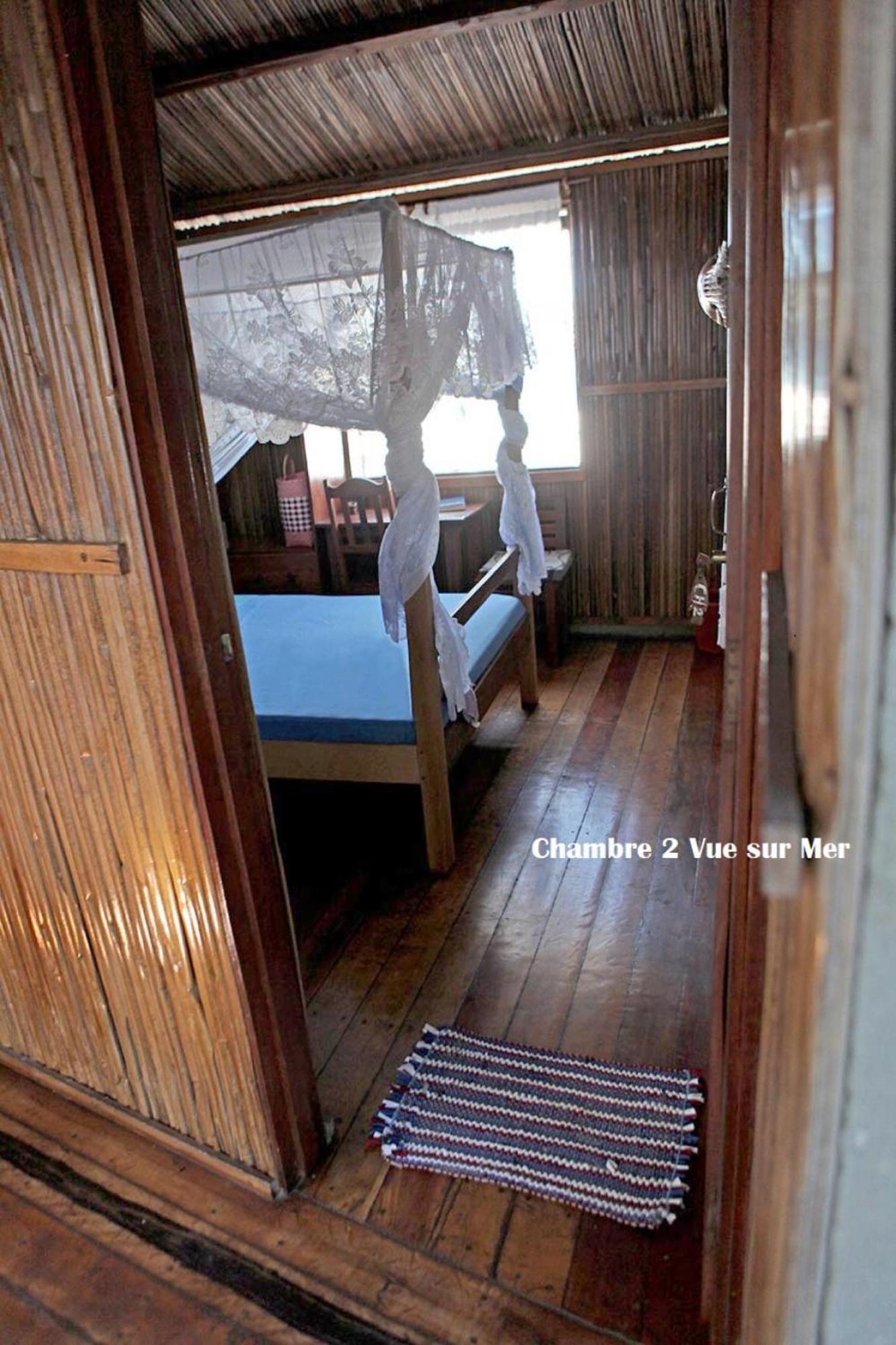 Chez Yolande Hotel Ampangorinana Exterior photo